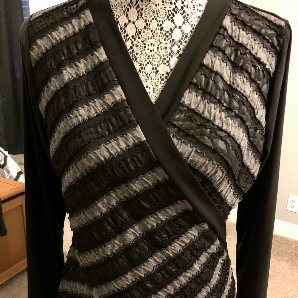 Dusak Designs Cross Over V Neck Blouse Top Soft Grey & Black Design Flattering - Picture 12 of 12